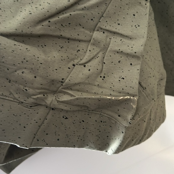 Laila Ali Sweatshirt in Green Splatter 🆕 - Picture 3 of 4